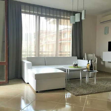 Star Dreams, H16 Apartment *